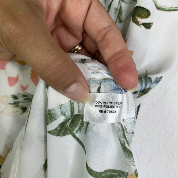 Violet & Claire Floral Sleeveless pullover Blouse Size S, breathable, casual - Picture 4 of 5